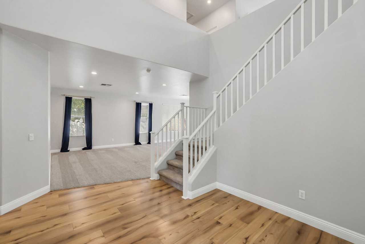 2922 E Lexington Ave - Photo 3 of 43