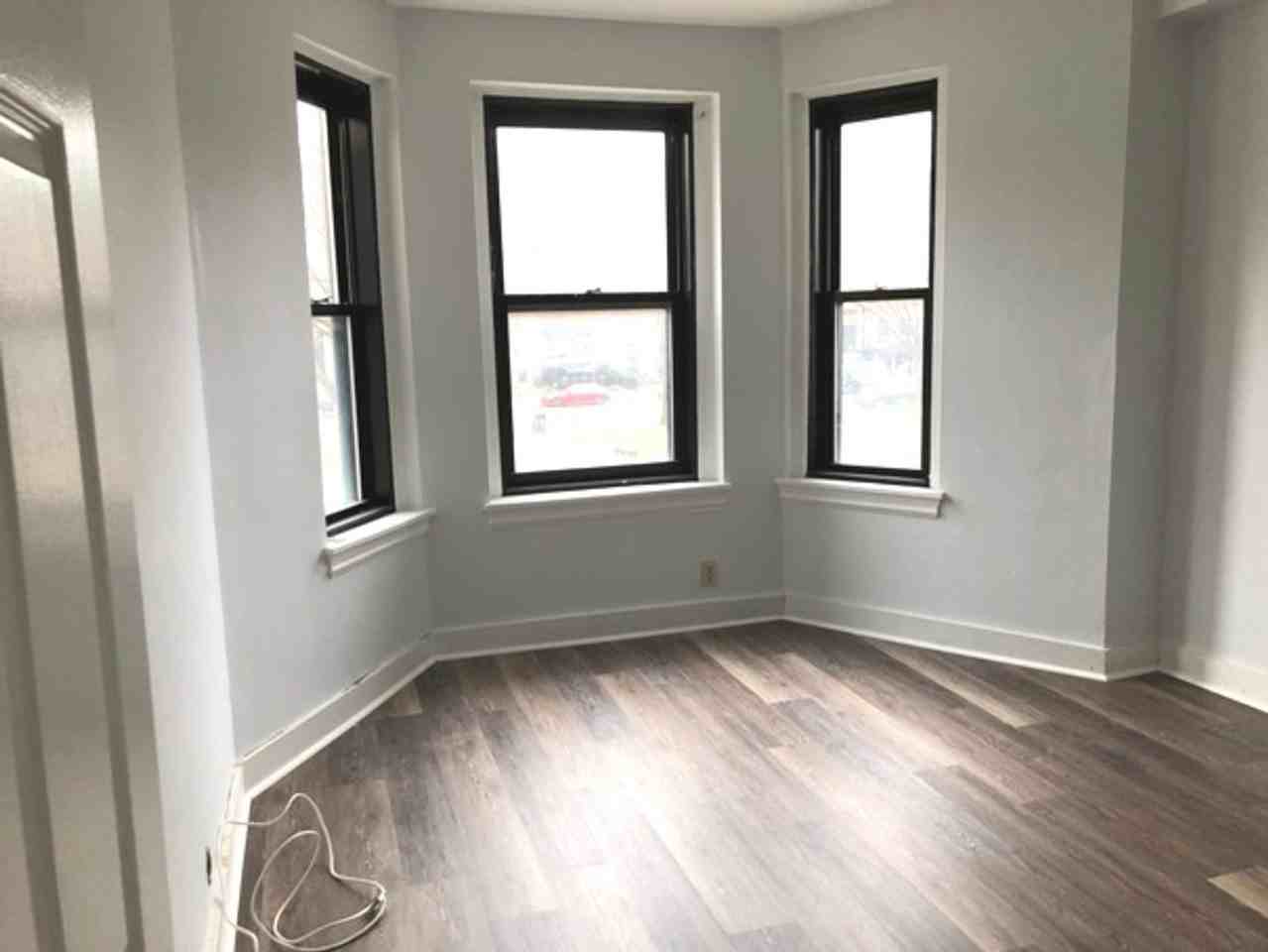 487 Commonwealth Ave - Photo 5 of 13