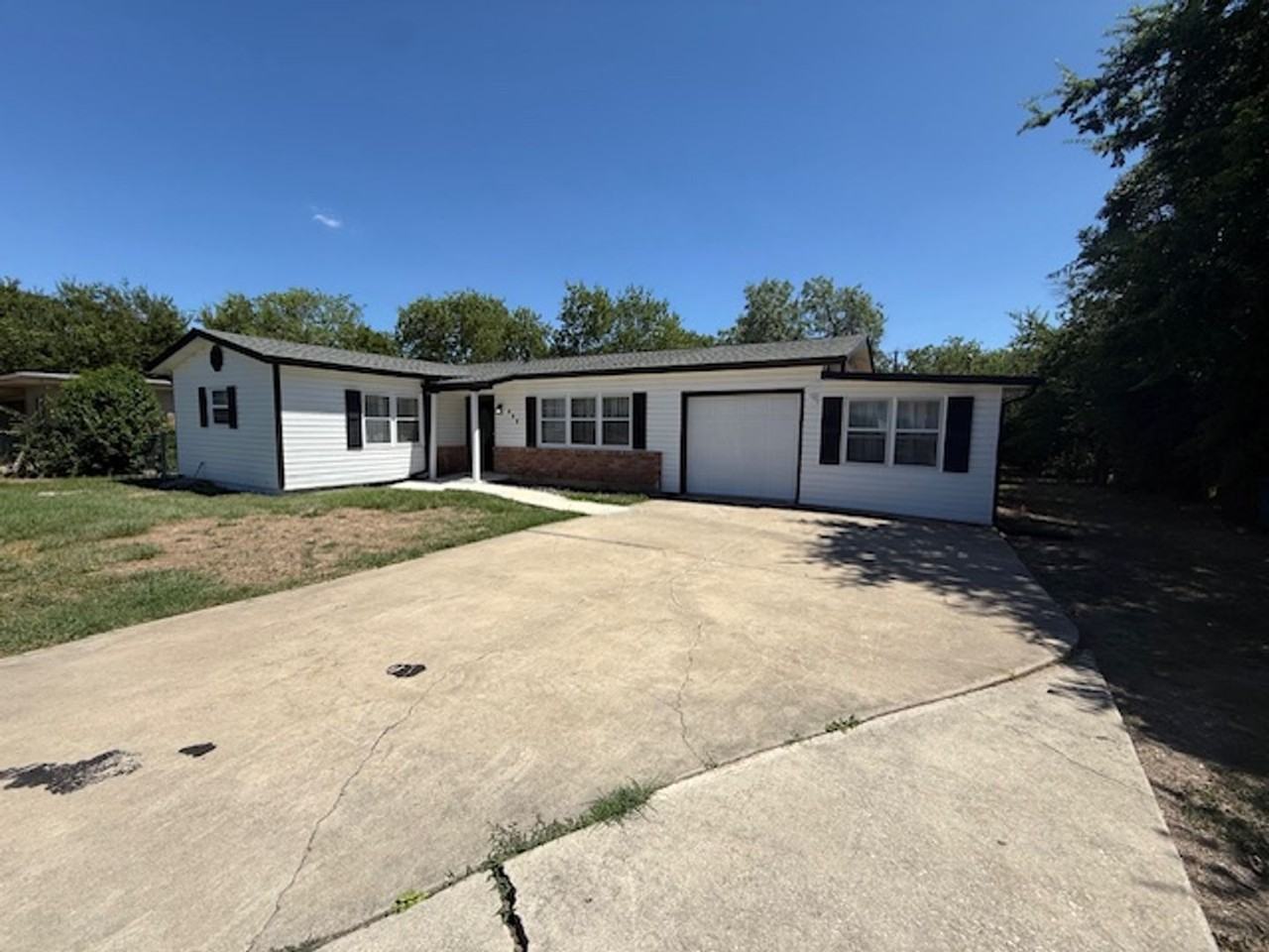 522 Sutton Dr - Photo 2 of 32