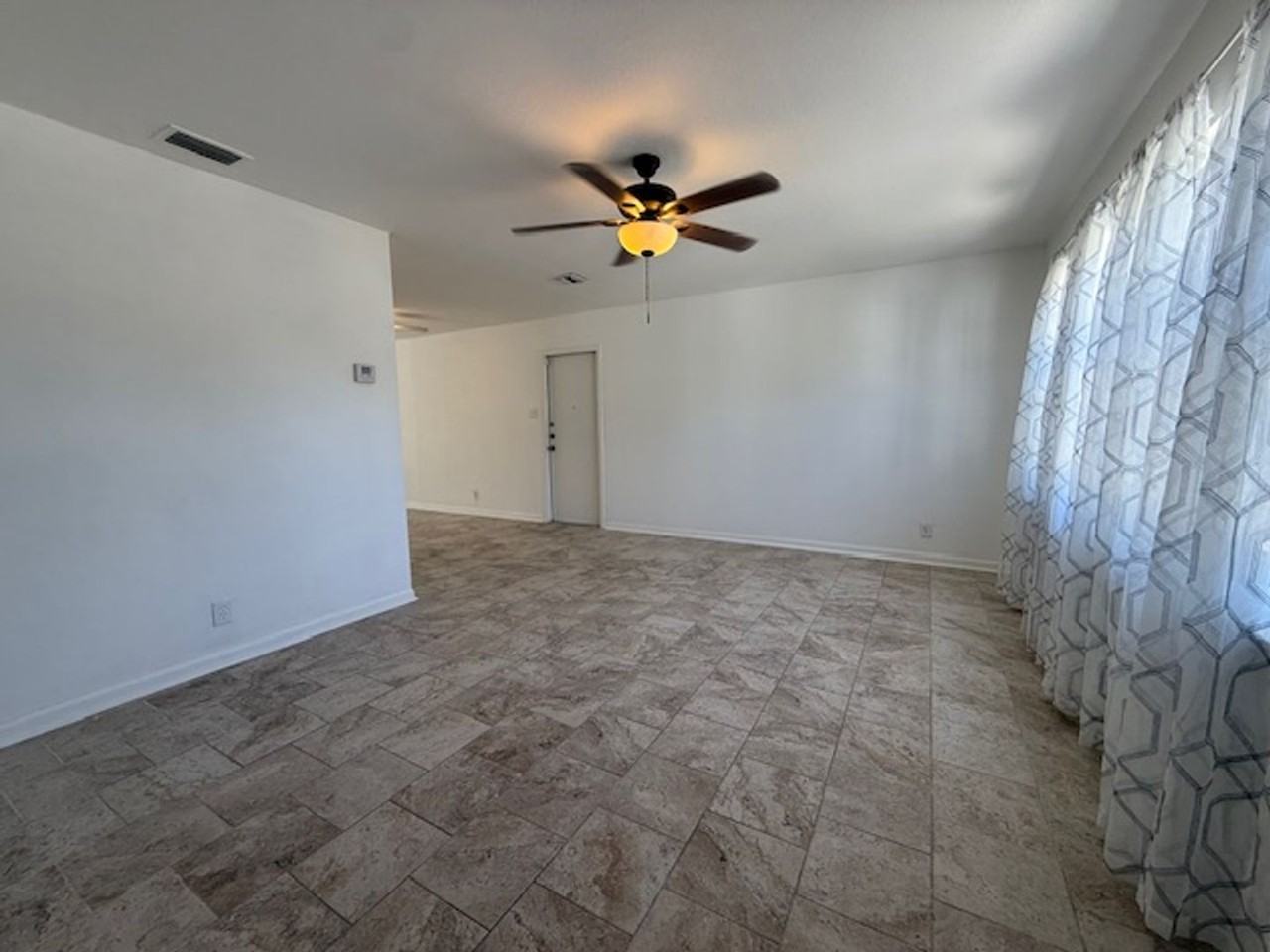 522 Sutton Dr - Photo 3 of 32