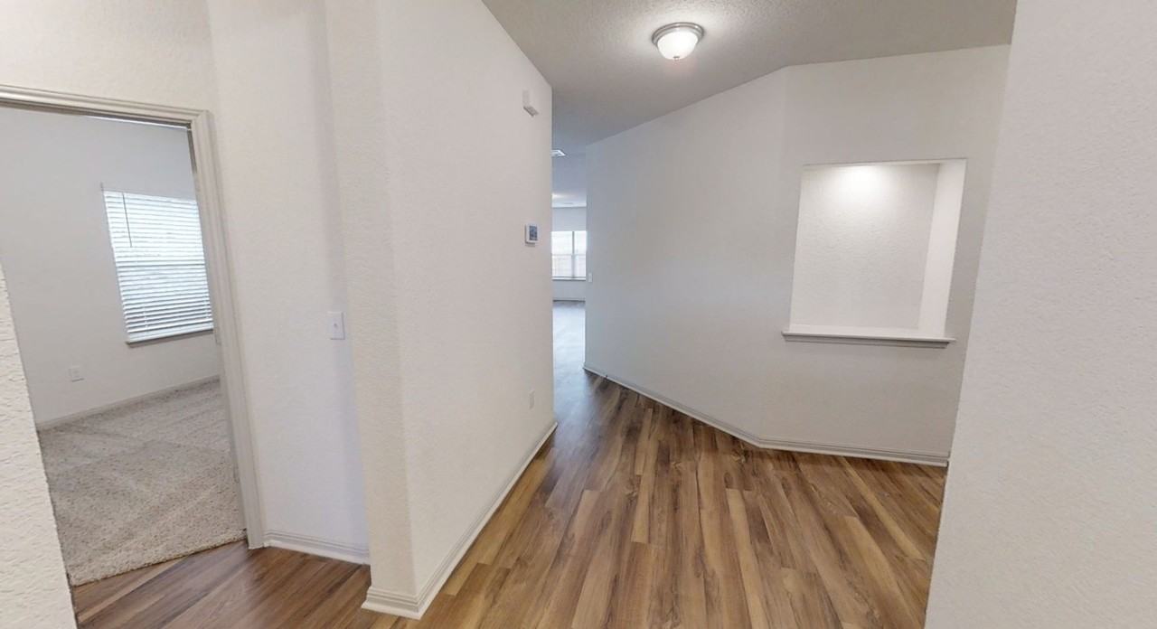452 Hunter Loop - Photo 3 of 12
