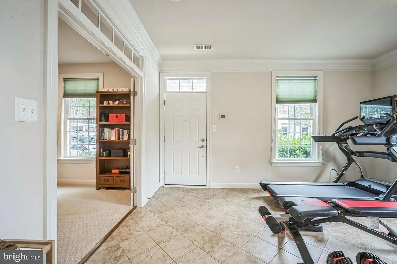 423 Parkview Ave - Photo 4 of 22