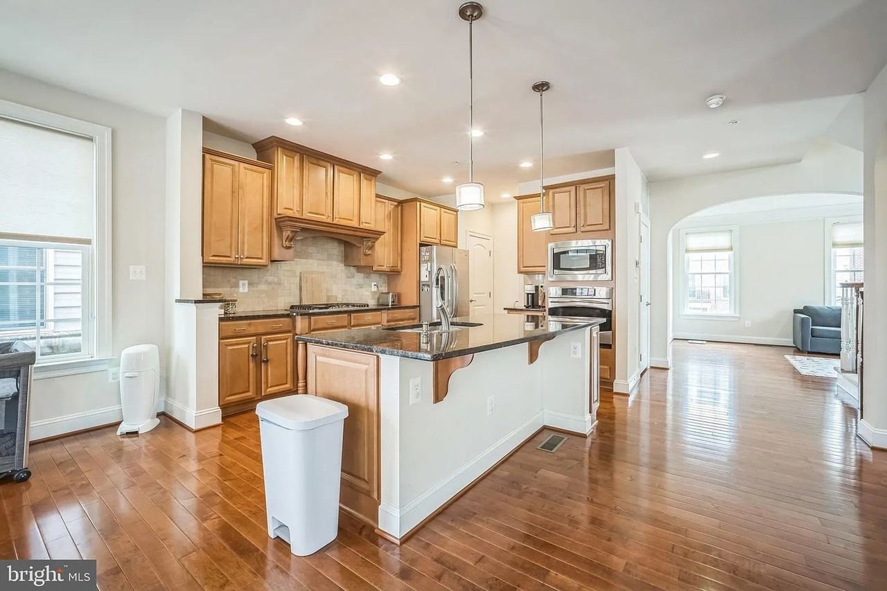 423 Parkview Ave - Photo 2 of 22