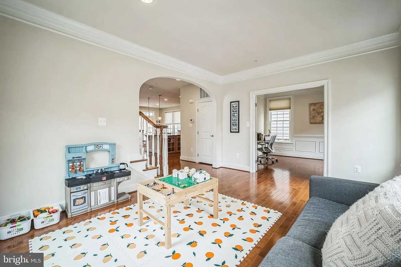 423 Parkview Ave - Photo 7 of 22