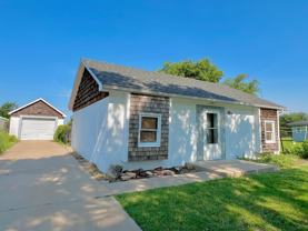 825 Hillcrest Dr - Photo 1 of 1