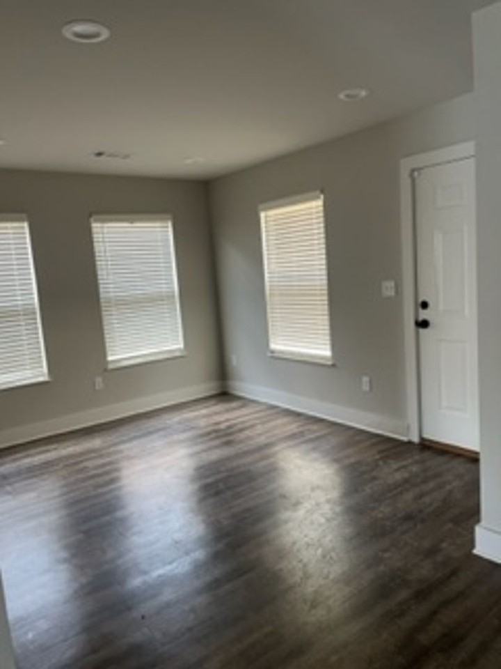 6240 Burbank Crossing Loop - Photo 2 of 13