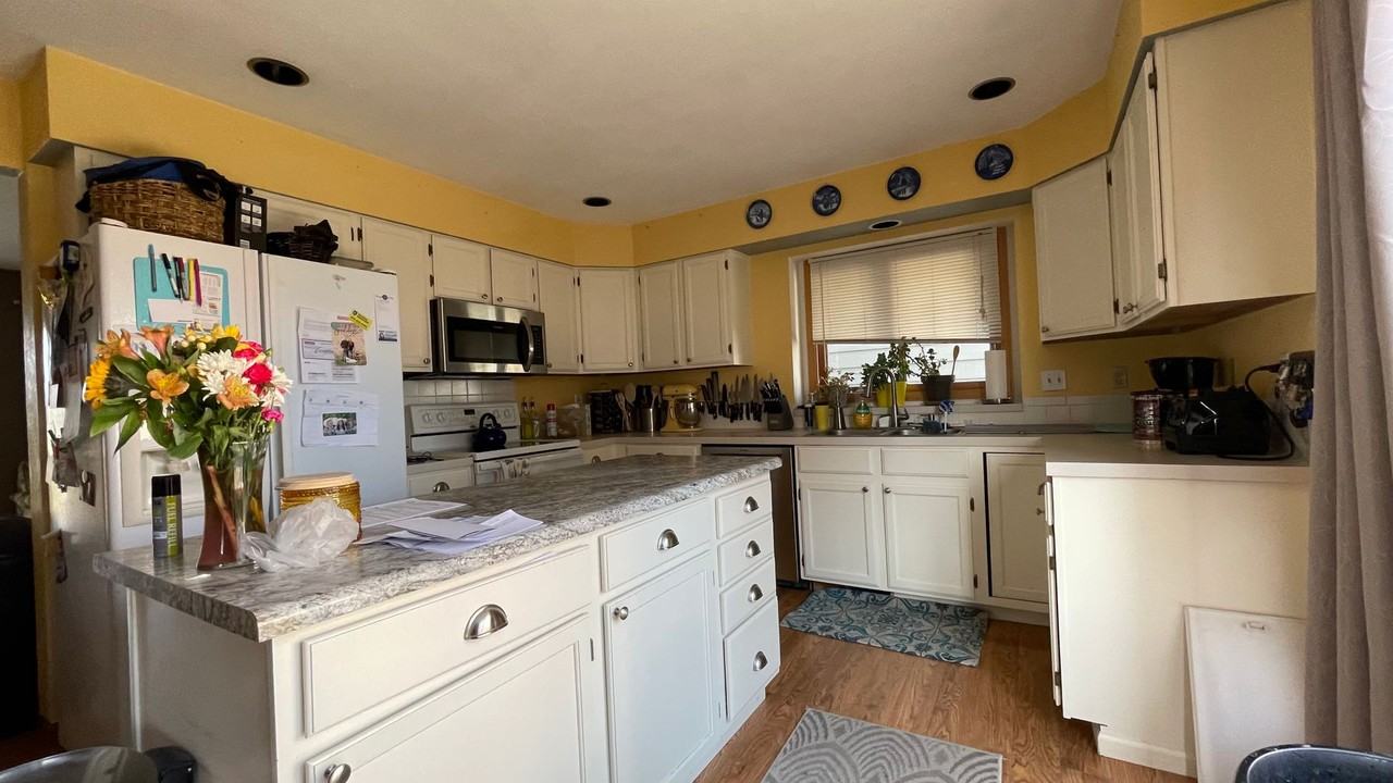 2291 E 18th St - Photo 3 of 8