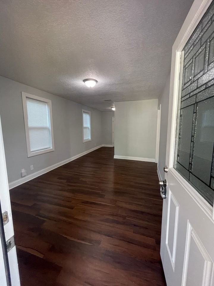 219 Cherokee St - Photo 2 of 17