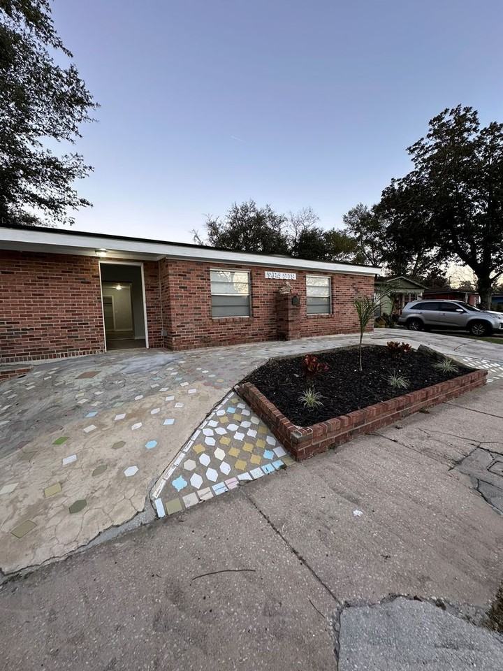 4213 Etta St - Photo 2 of 39