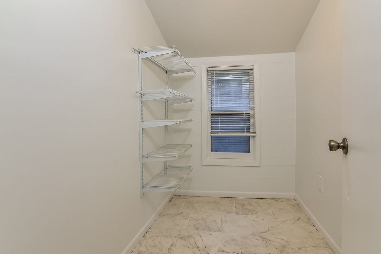 718 24th Ave Ne - Photo 5 of 20