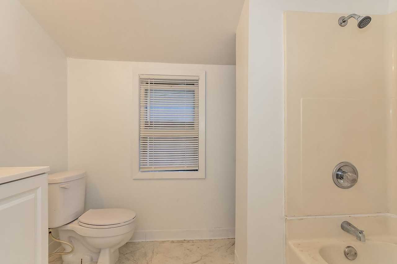 718 24th Ave Ne - Photo 6 of 20