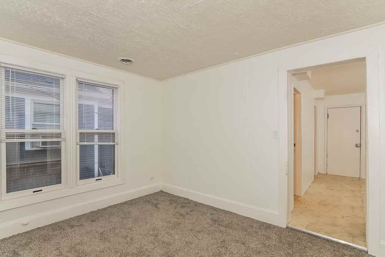 718 24th Ave Ne - Photo 7 of 20