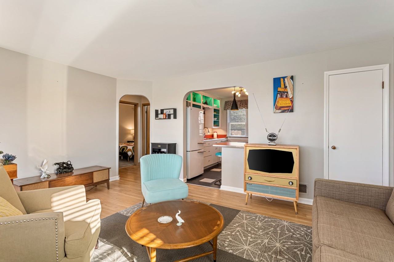 7510 Cass St - Photo 7 of 27