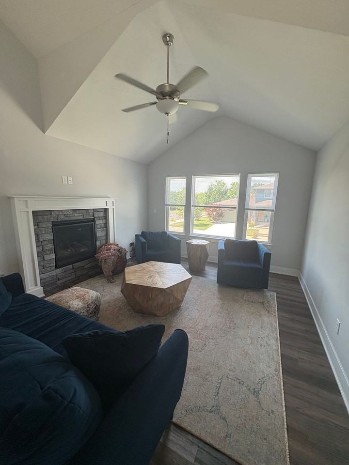 2050 Riverstone Dr - Photo 2 of 13