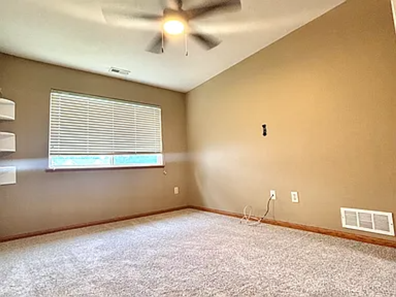 1832 N 176th Ct - Photo 4 of 11