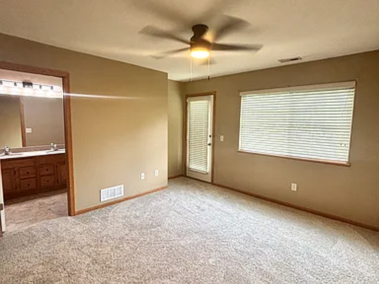 1832 N 176th Ct - Photo 7 of 11