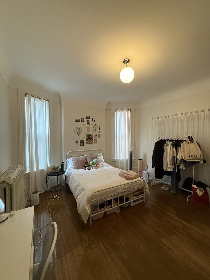 Spadina Ave. & College St - Photo 4 of 12