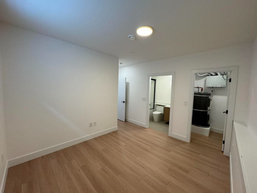 2977 East 8th Avenue #2 - Photo 3 of 8