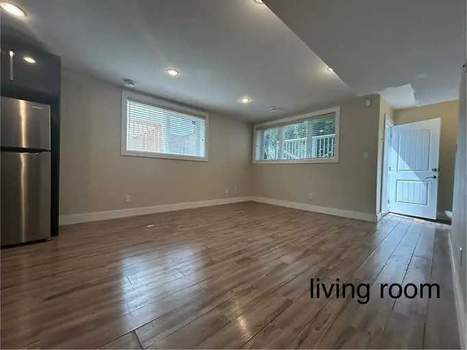 10727 106 St Nw - Photo 2 of 18