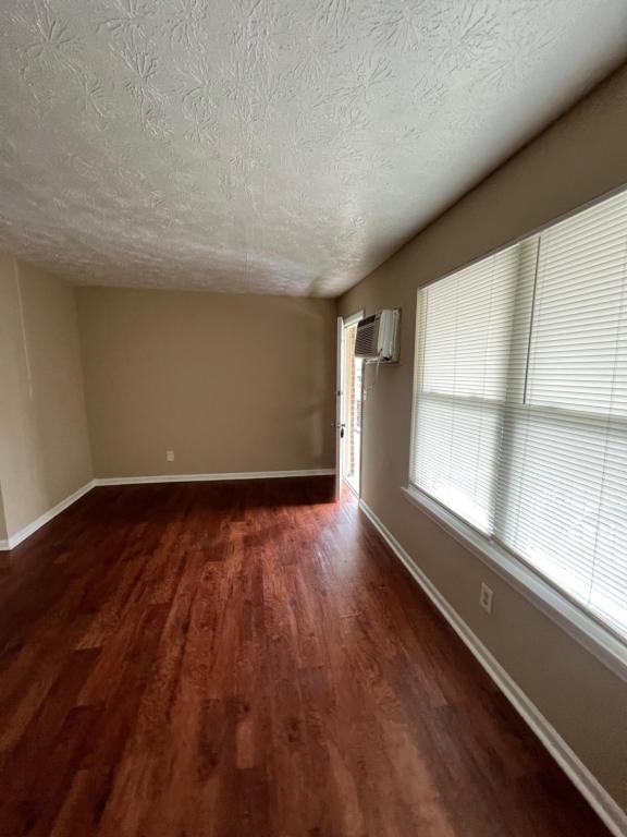 1972 Cambridge Dr - Photo 2 of 10