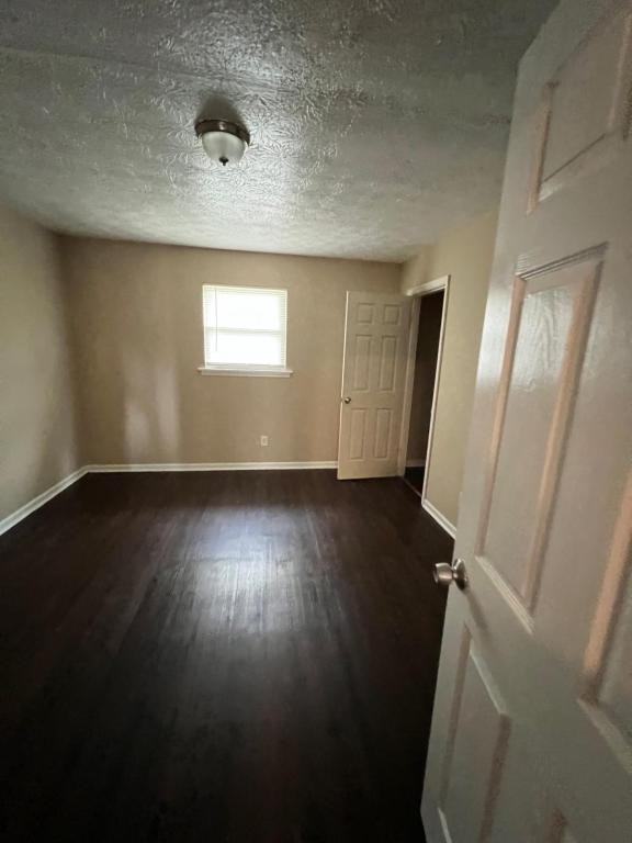 1972 Cambridge Dr - Photo 4 of 10