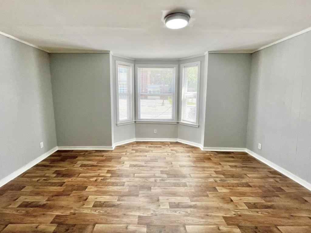 181 Lincoln St - Photo 3 of 10