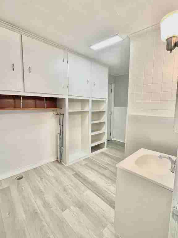 181 Lincoln St - Photo 5 of 10