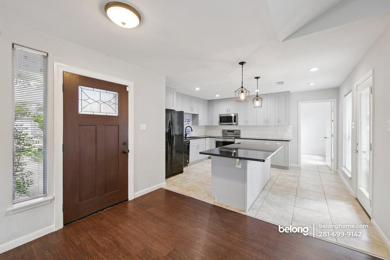 10415 Eagle Glen Dr - Photo 2 of 18