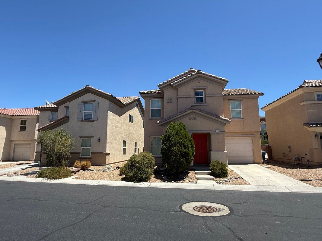 684 Magrath St - Photo 2 of 26