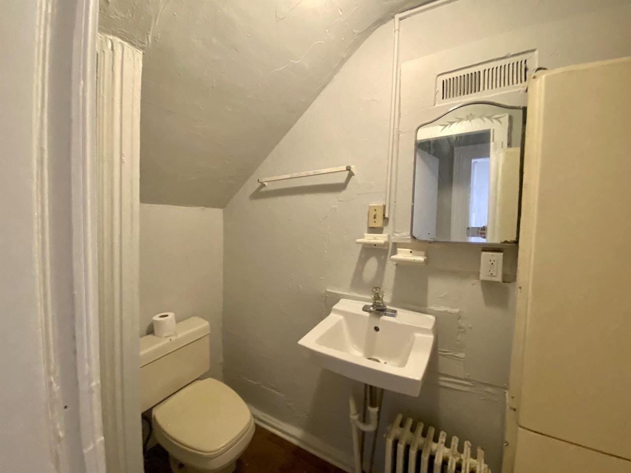 633 Manor St #1 - Photo 5 of 8