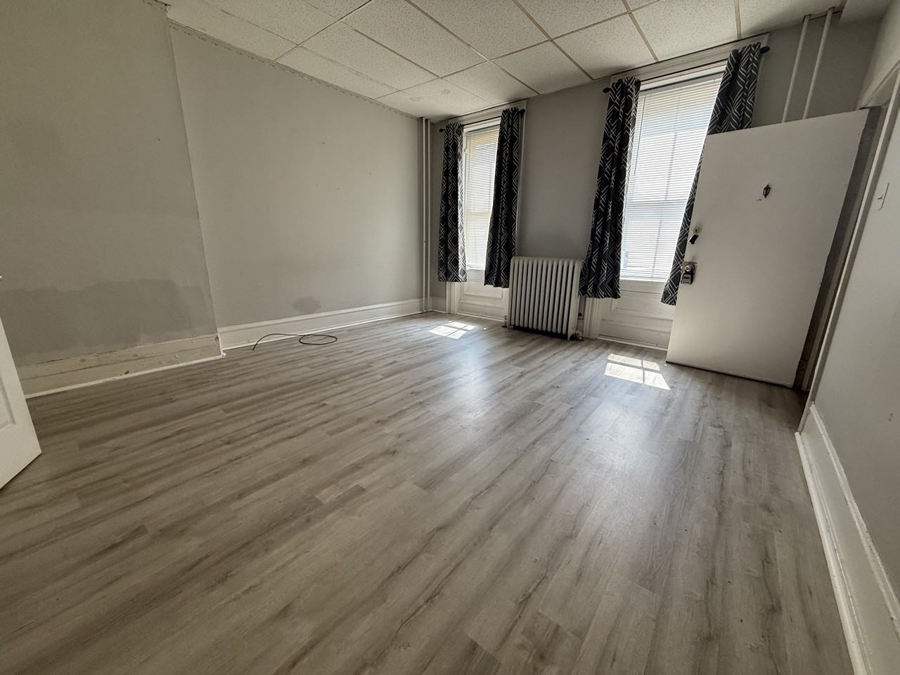 633 Manor St #1 - Photo 3 of 8