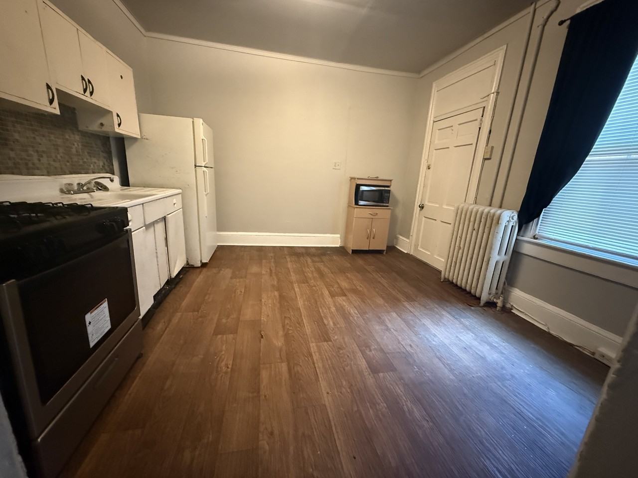 633 Manor St #1 - Photo 4 of 8