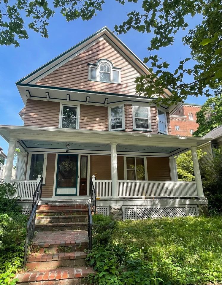 24 Girton Place #UP - Photo 3 of 17