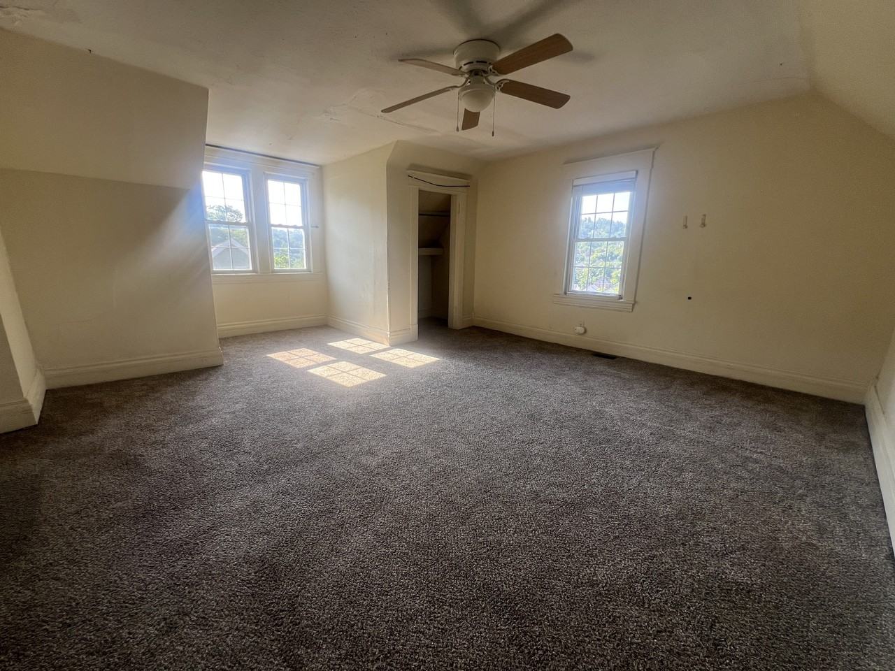 390 Forest Ave #8781935 - Photo 6 of 14