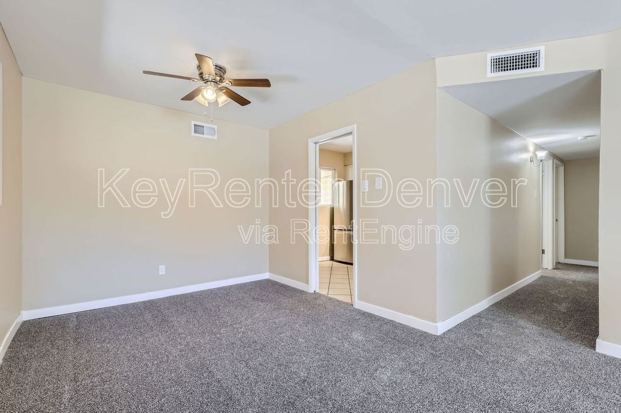 991 Vaughn St - Photo 4 of 15