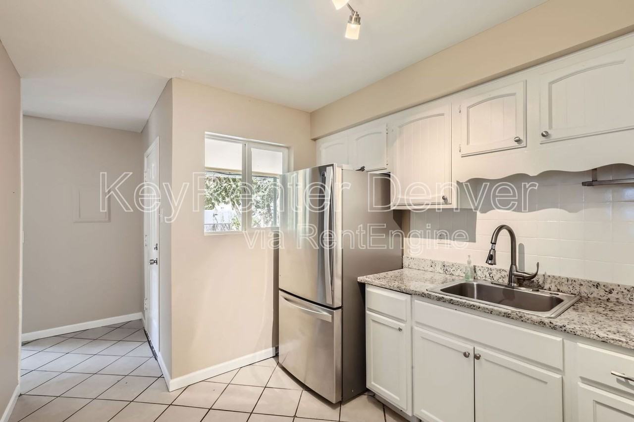 991 Vaughn St - Photo 6 of 15