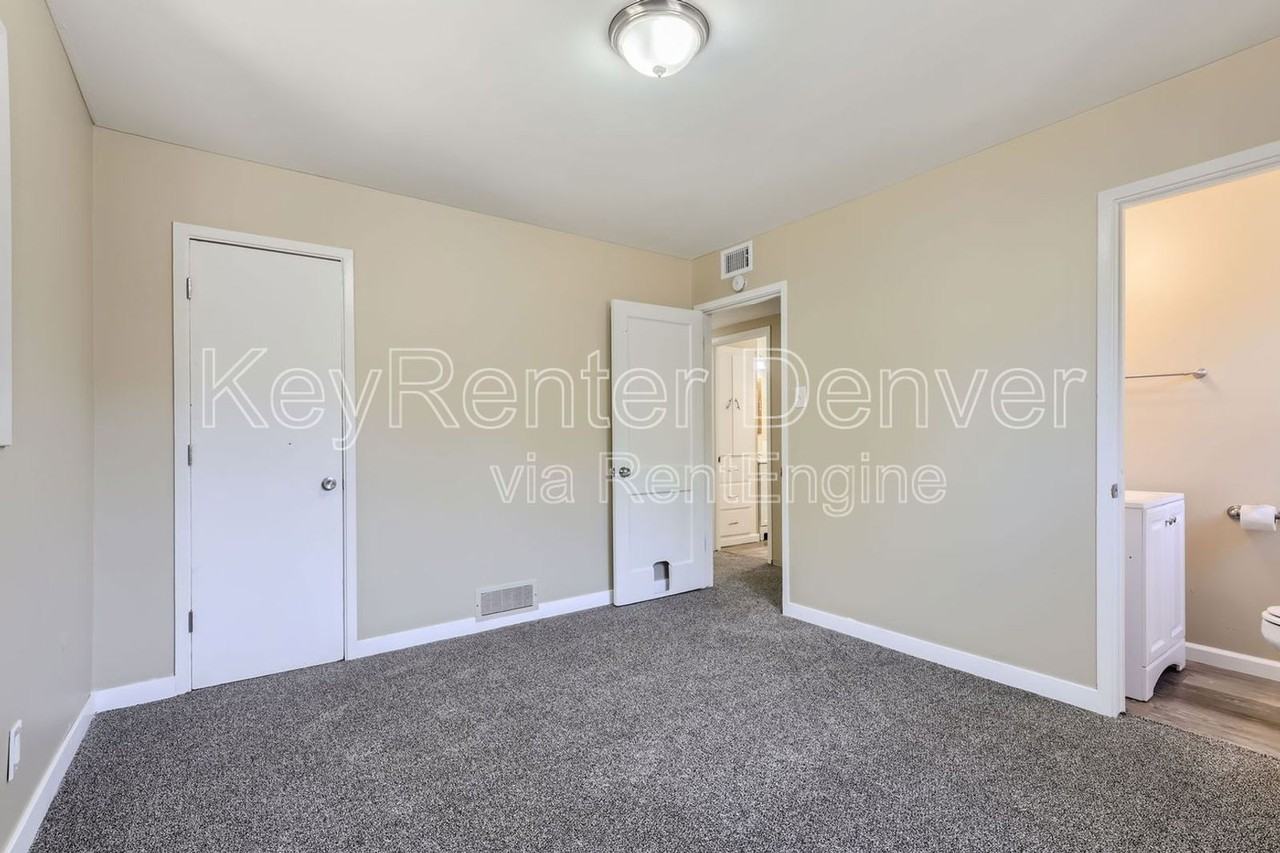 991 Vaughn St - Photo 7 of 15