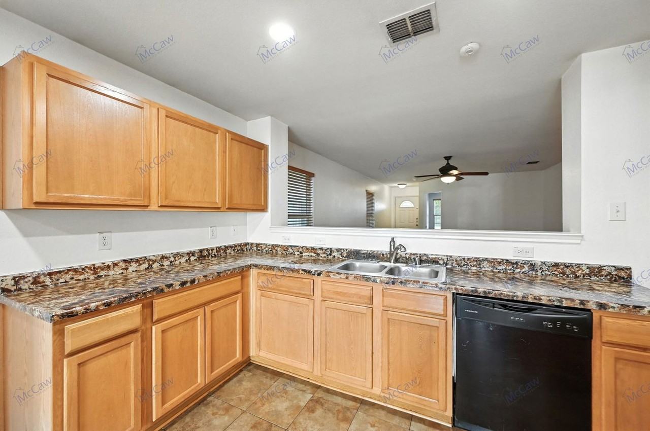 10512 Flagstaff Run - Photo 4 of 21