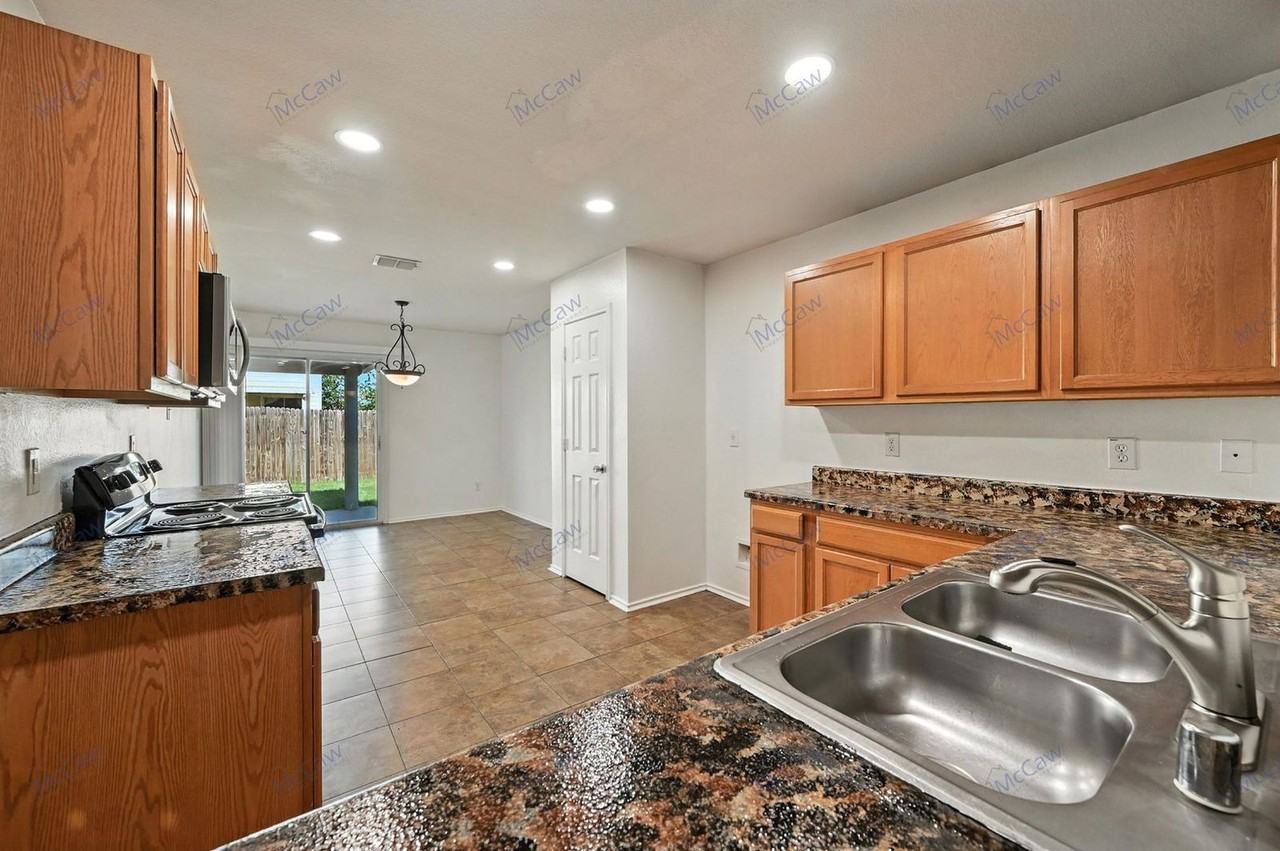 10512 Flagstaff Run - Photo 7 of 21