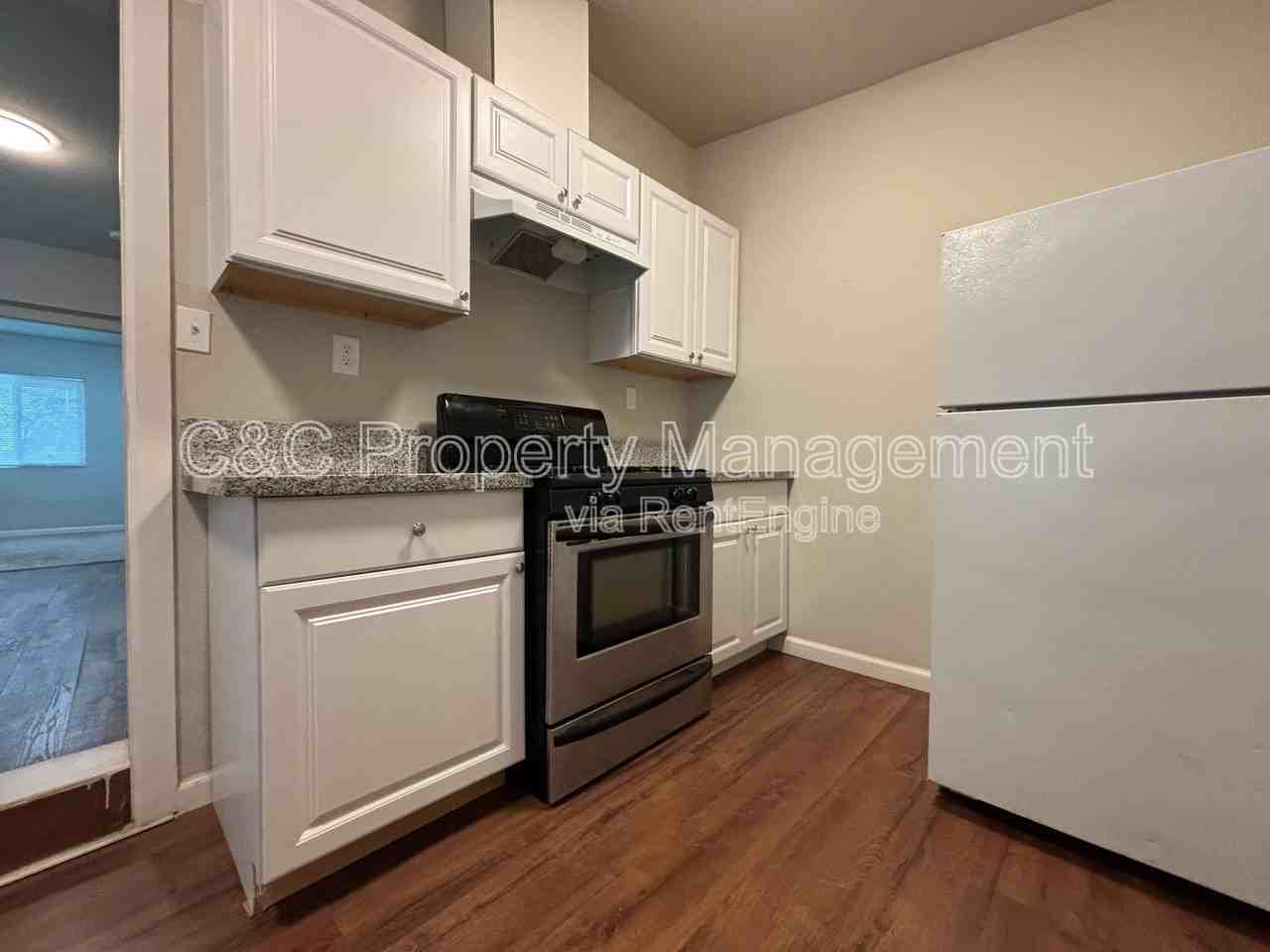 421 N Diana St - Photo 2 of 10