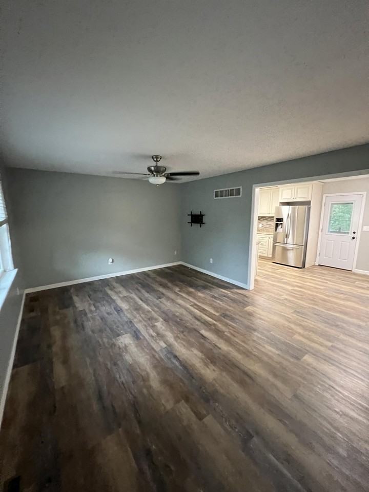 503 Applewood Rd - Photo 3 of 41