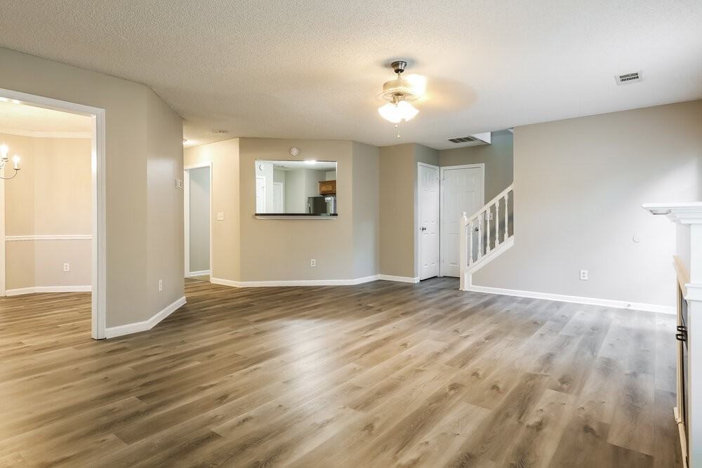 1915 Simmons Ln - Photo 5 of 17