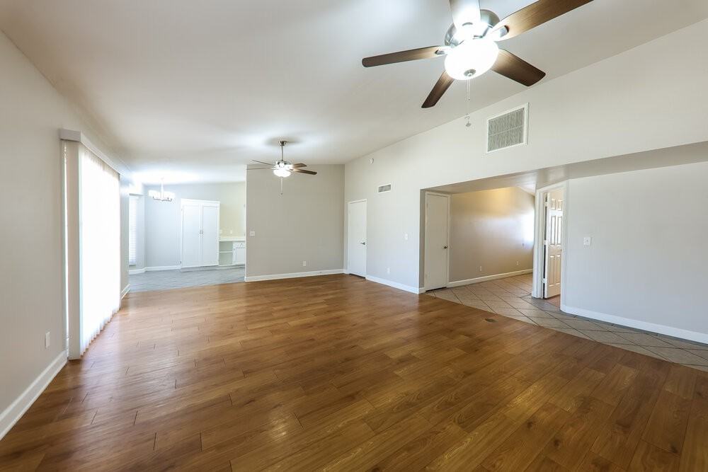 7008 W Canterbury Dr - Photo 4 of 16