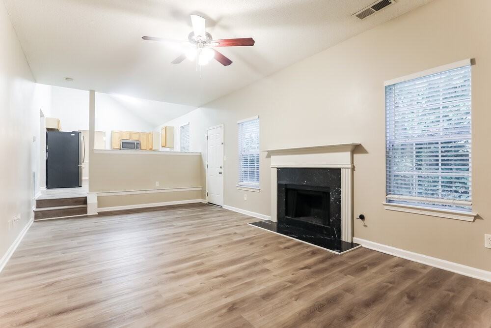 125 Titan Rd - Photo 5 of 17