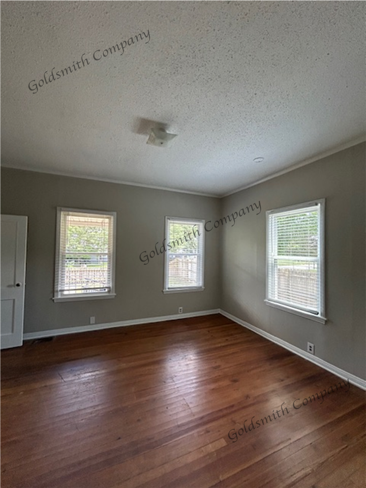 63 Duke St - Photo 3 of 8