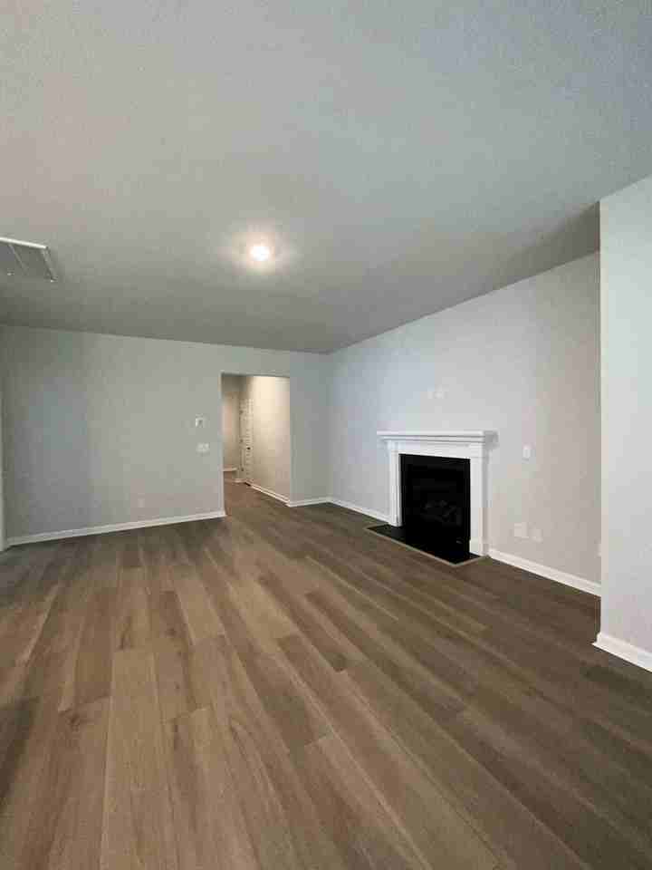 69 Woodbury Ln - Photo 2 of 29