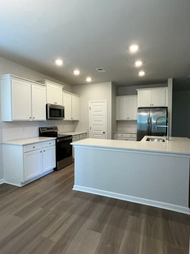 69 Woodbury Ln - Photo 6 of 29