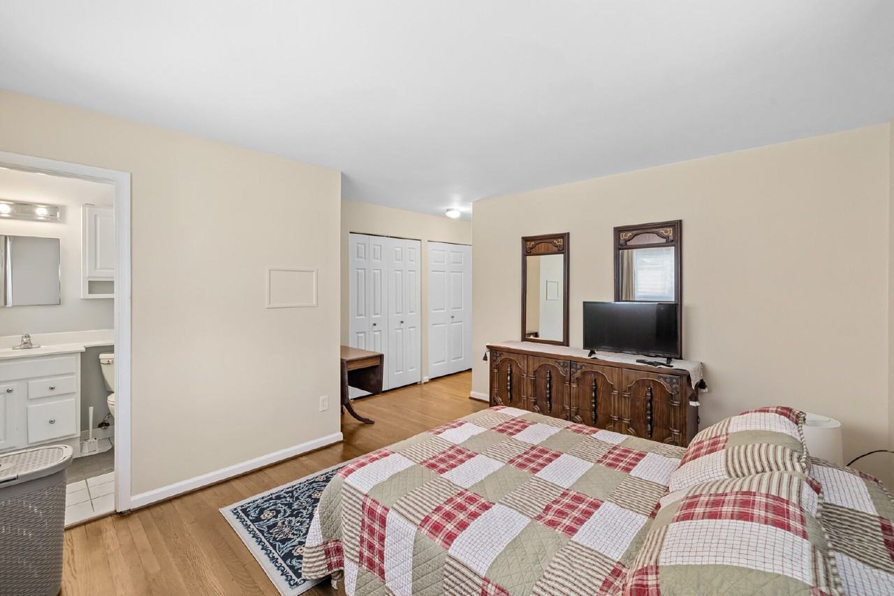 902 Leverton Rd - Photo 4 of 18