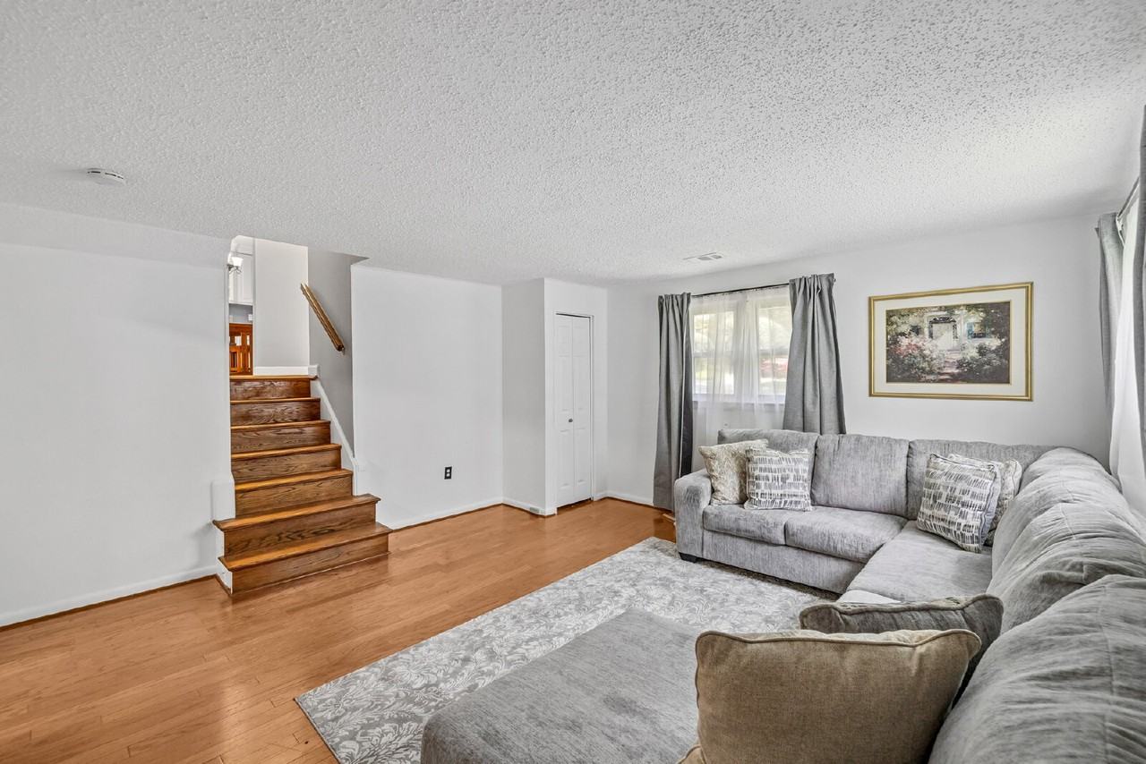 902 Leverton Rd - Photo 5 of 18