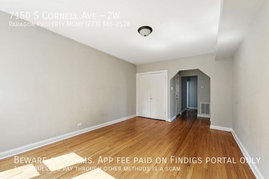 7150 S Cornell Ave #2W - Photo 3 of 13